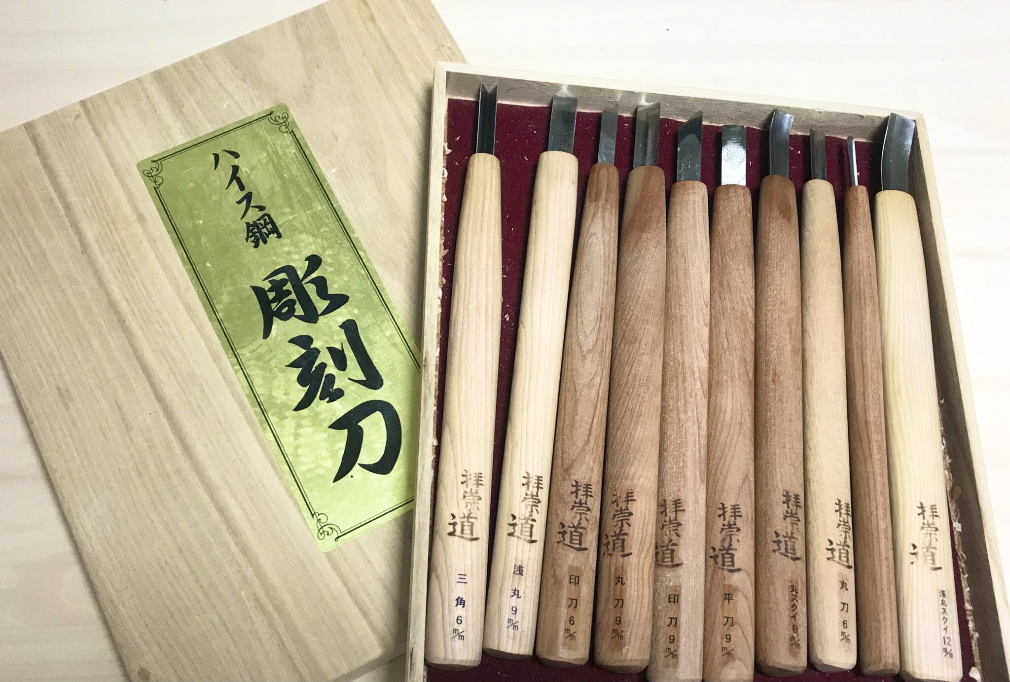 彫刻刀 彫り方 種類 – 彫刻刀の正しい握り方 – 木彫の初心者の方へ – ZVONVI